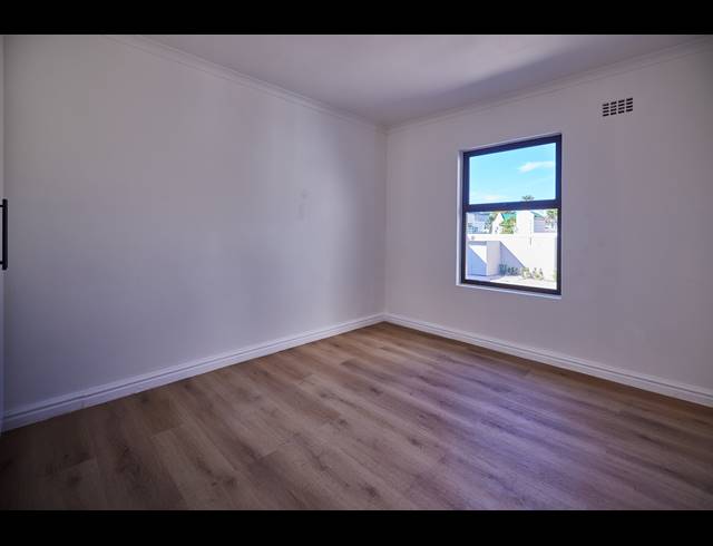 3 BEDROOM FREEHOLD FOR SALE IN MILKWOOD PARK